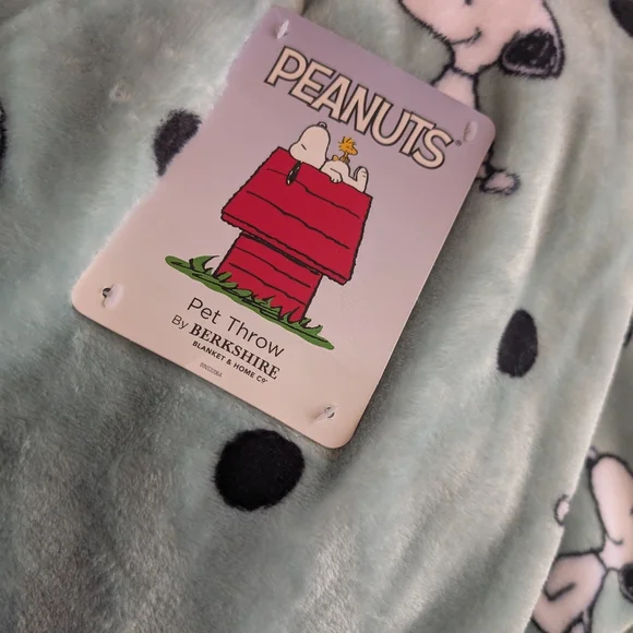Cozy Peanuts throw blanket - Picture 3 of 3